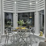 The Apartment - Ground Floor - Luxury For Up To 4 Guests Near Open Air Theatre And North Bay