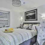 The Apartment - Ground Floor - Luxury For Up To 4 Guests Near Open Air Theatre And North Bay